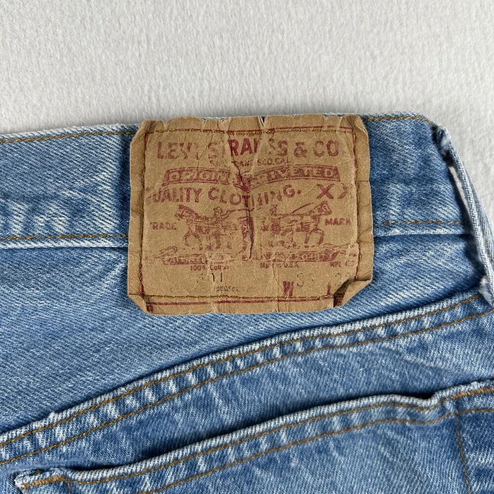 Vintage Levis 501 Jeans Mens 33x30 Light Wash Denim Straight Button Fly USA 90s